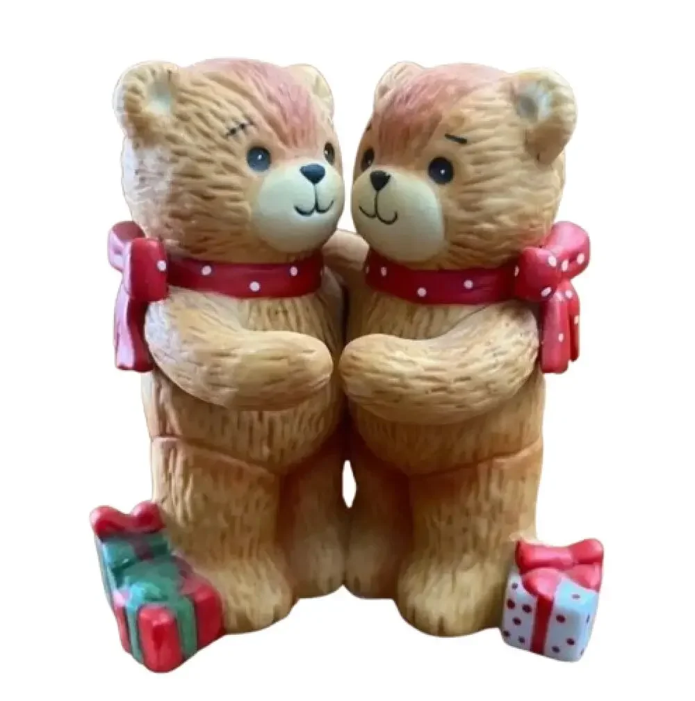 LUCY RIGG Enesco Hugging Teddy Bears With Gifts Figurine Set 4 Inch